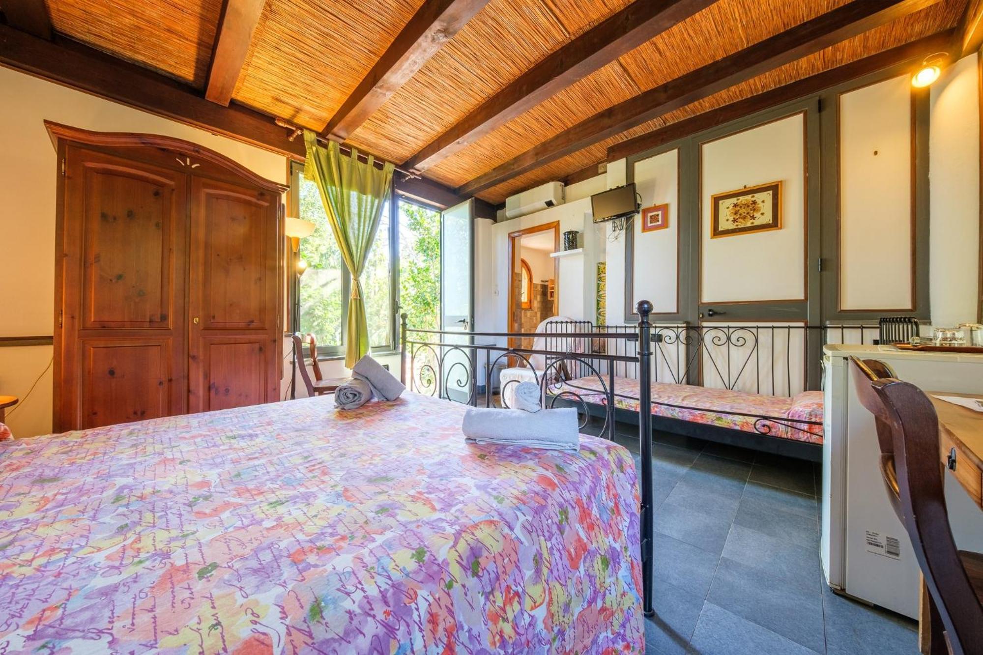 B&B Il Giardino Segreto Стромболи Екстериор снимка