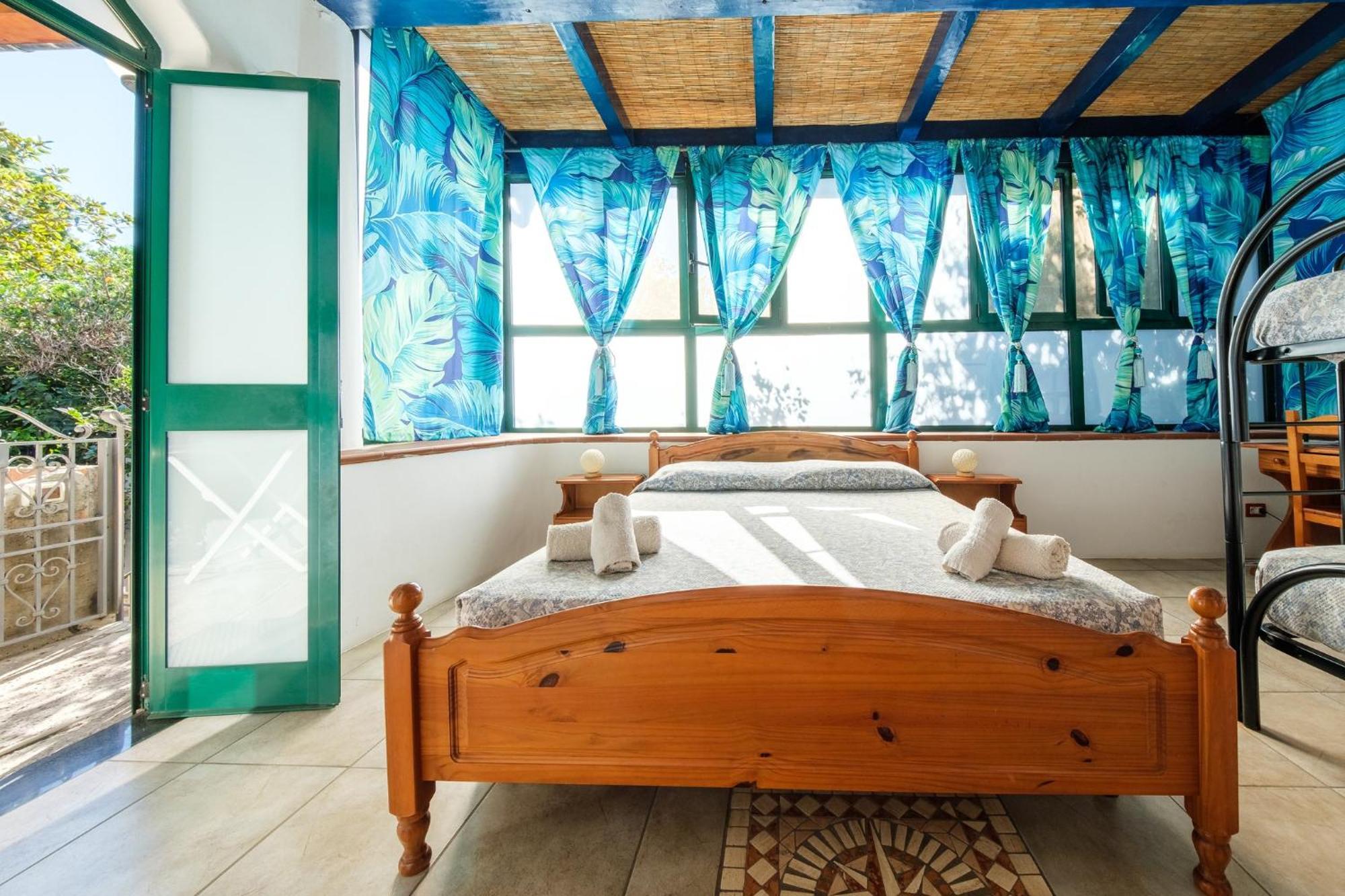 B&B Il Giardino Segreto Стромболи Екстериор снимка