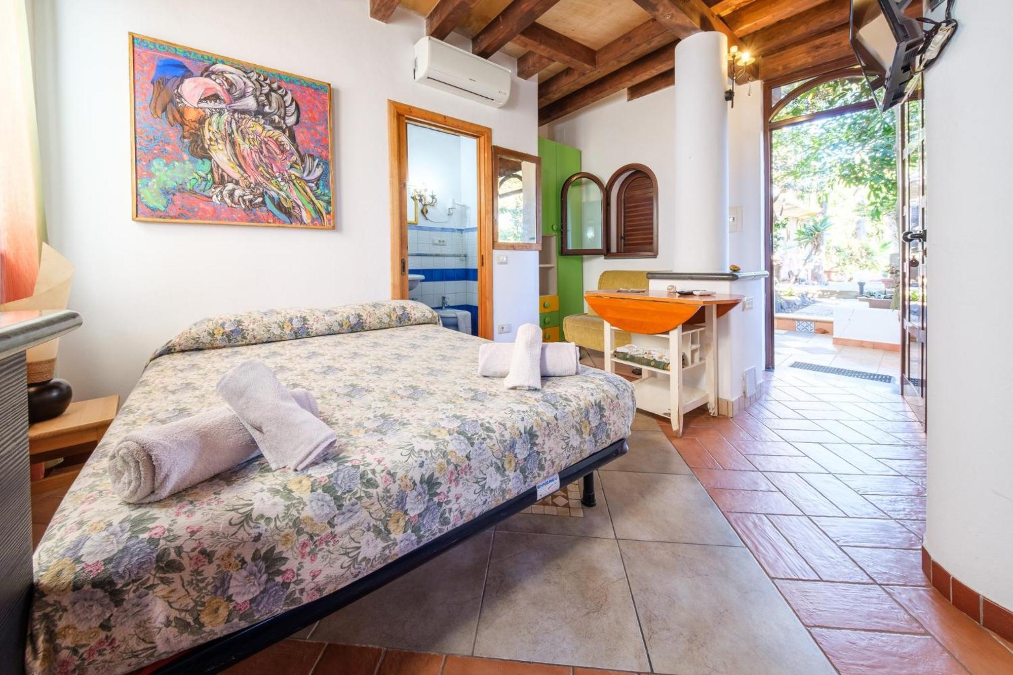 B&B Il Giardino Segreto Стромболи Екстериор снимка
