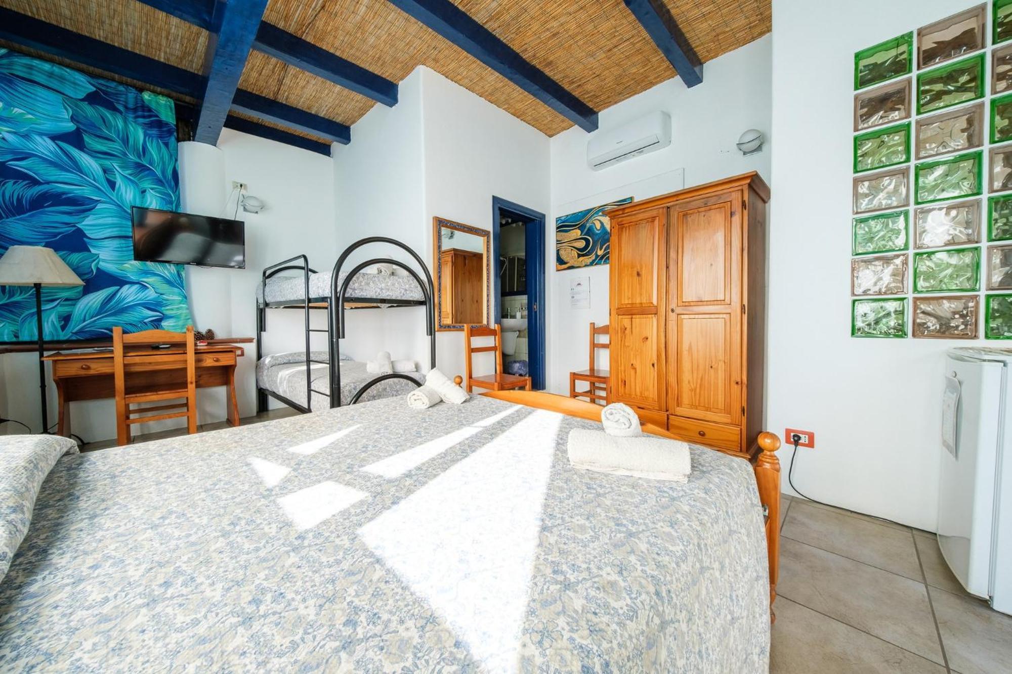 B&B Il Giardino Segreto Стромболи Екстериор снимка