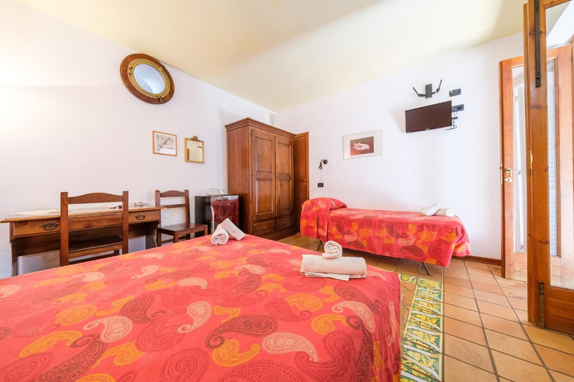 B&B Il Giardino Segreto Стромболи Екстериор снимка