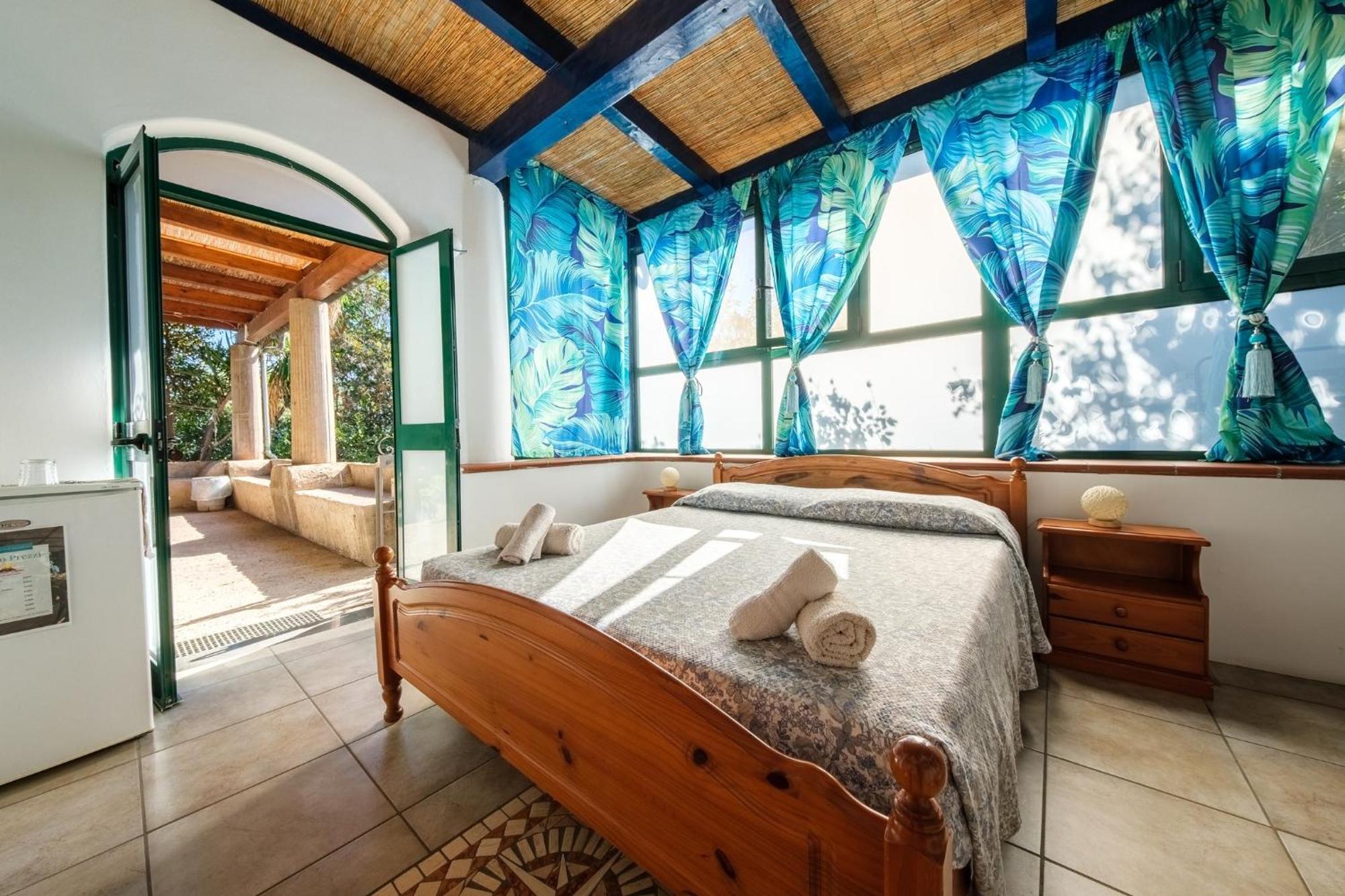 B&B Il Giardino Segreto Стромболи Екстериор снимка