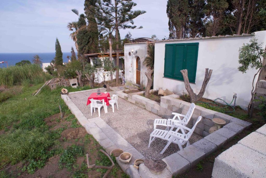 B&B Il Giardino Segreto Стромболи Екстериор снимка