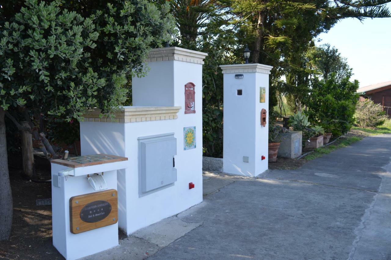 B&B Il Giardino Segreto Стромболи Екстериор снимка