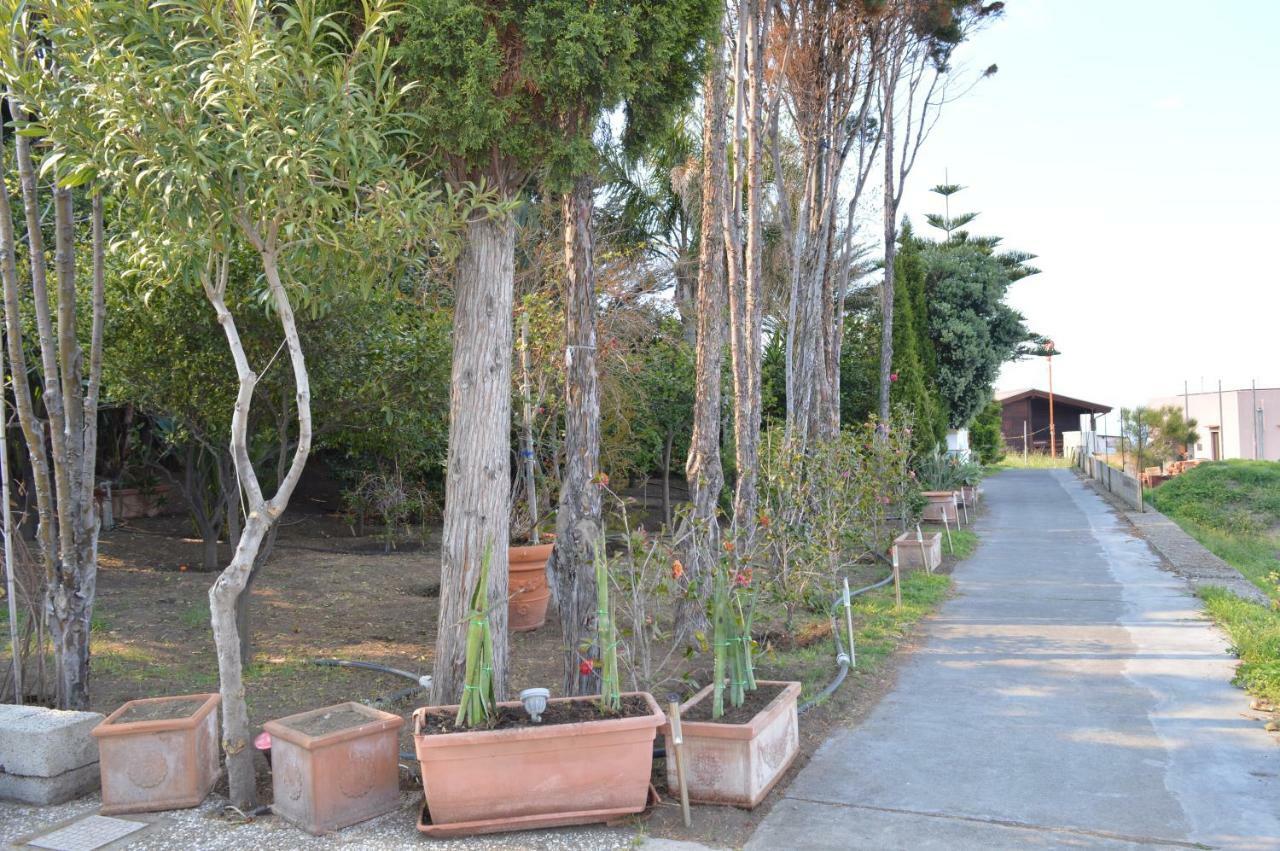 B&B Il Giardino Segreto Стромболи Екстериор снимка