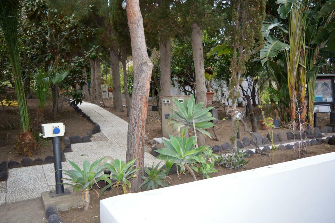 B&B Il Giardino Segreto Стромболи Екстериор снимка