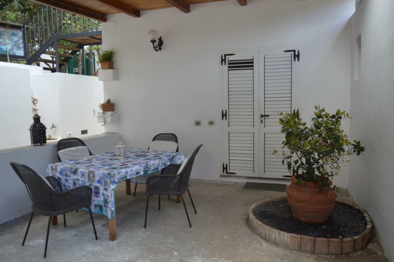 B&B Il Giardino Segreto Стромболи Екстериор снимка