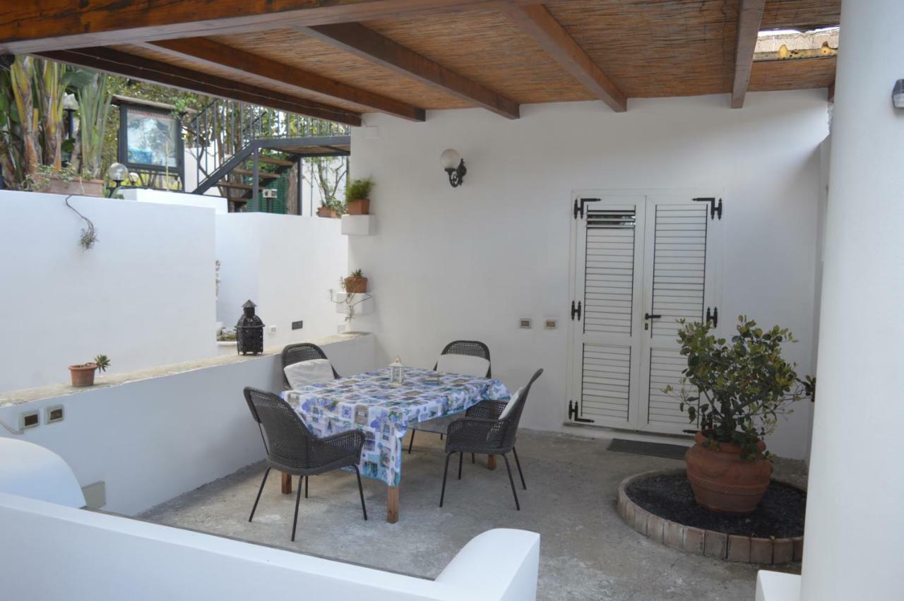 B&B Il Giardino Segreto Стромболи Екстериор снимка